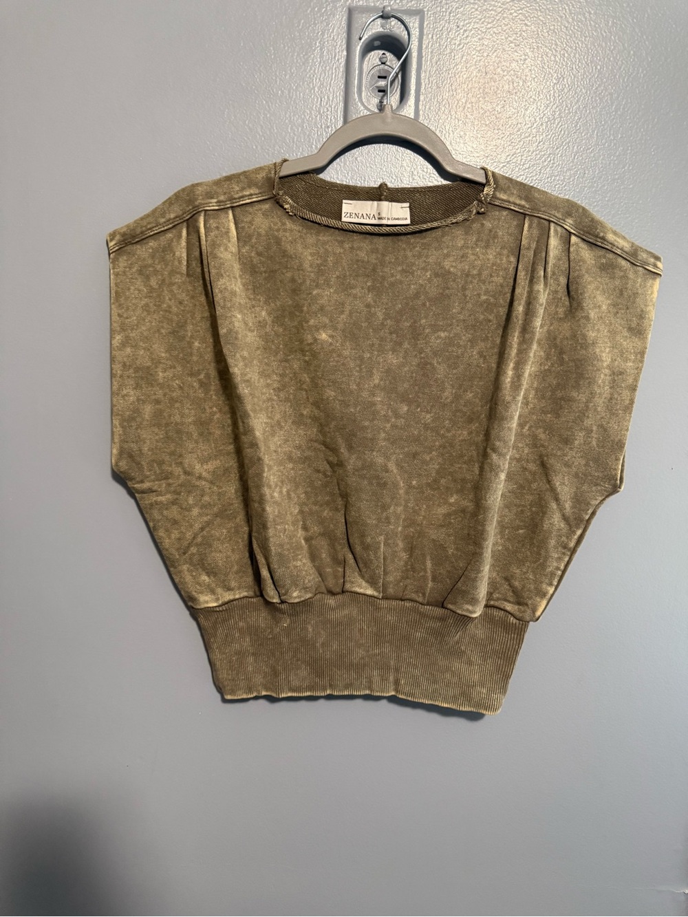 Zenana Outfitters Olive Puff Sleeve Short Sleeve Top - Picture 3 of 4